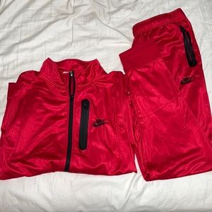 NIKE RED MEN JOGGER SET